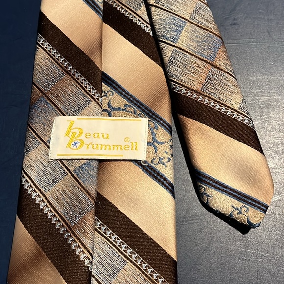 Vintage Beau Brummell men’s necktie 58” long by 3.5” wide 100% polyester - Picture 2 of 5